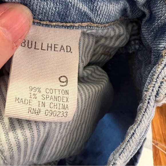 Bullhead Denim Cut Off Shorts Light Wash Distressed - Picture 10 of 10